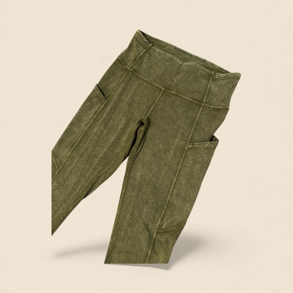 Lululemon Fast and Free High Rise Tight 25" *Ice Dye
Ice Wash Moss Green sz 6 - Picture 7 of 8